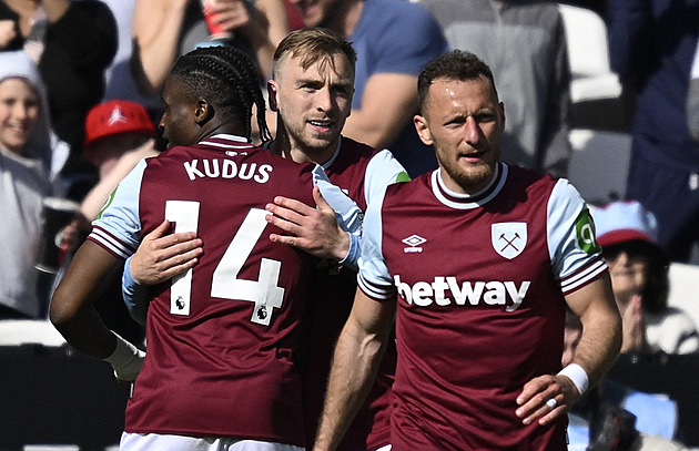 Souček jen střídal a byl u remízy. City už je čtvrtý, Aston Villa ovládla šlágr
