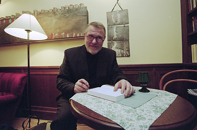 Rodina a veřejnost se loučí s Jaromírem Štětinou. Politik zemřel po dlouhé nemoci