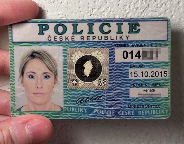 Pozor na falešný policejní průkaz. Podvodníci oberou „hejla“ průměrně o půl milionu