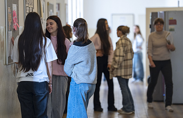 Kapacita středních škol se „smrskla“. Zájemců ale v některých krajích přibylo