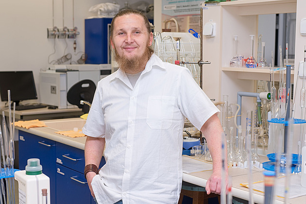 Toxické látky najdeme všude, nebezpečí je v jejich množství, upozorňuje vědec