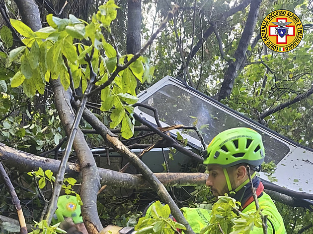 U Neapole se zřítila lanovka, zemřeli čtyři lidé. Situaci komplikuje mlha