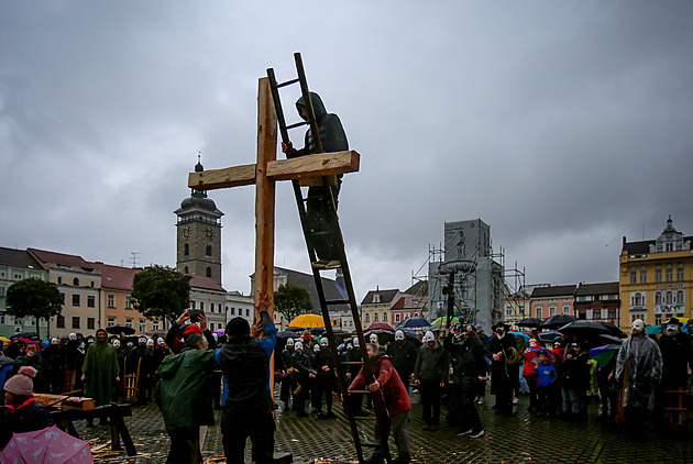 Velký pátek jako státní svátek? Proč nikdo neřeší protiústavní nesmysl v sekulárním státě