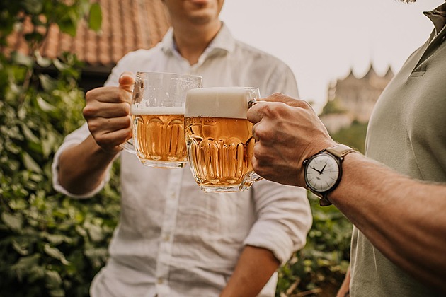 Partaje rozlévají pivo. Za pár let musí dát koktejly nebo rozdávat „vysokozdvižné energeťáky“