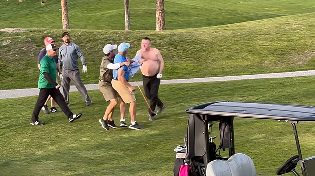 VIDEO: Rvačka na golfovém hřišti. Hrajete příliš pomalu, řvala skupina na jinou