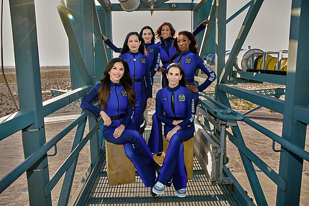 Sexy do vesmíru? Uniformy ženské posádky Blue Origin jsou jen rozpačité party kostýmy