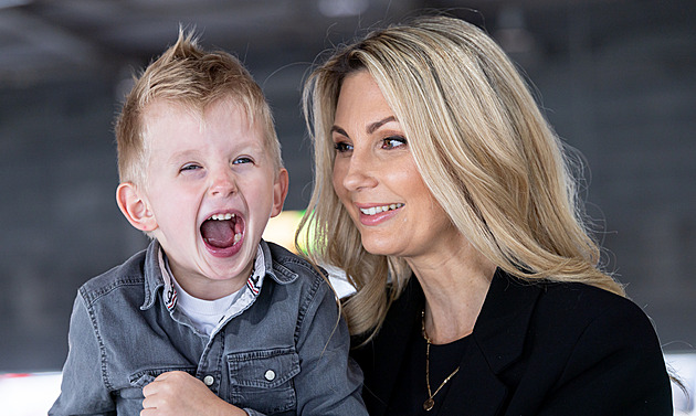 Ve výchově jsem určitě přísnější já, říká Sandra Pospíšilová