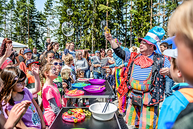 Den otev�en�ch dve�� v HAUSERU: Koncert kapely Slza a mnoho dal��ho