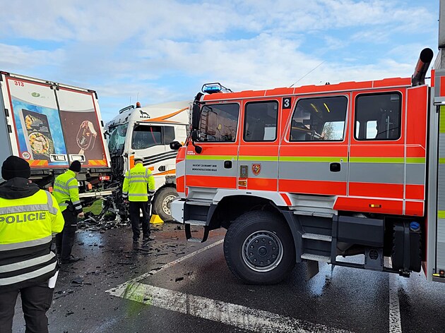 Tragická nehoda mezi Dobrou a Noovicemi na Frýdecko-Místecku (10. dubna 2025)
