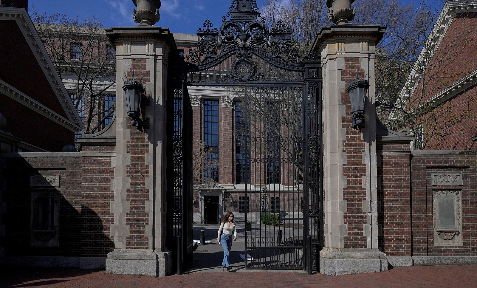 Trump pohrozil Harvardu, že bude požadovat miliardu dolarů jako odškodné