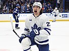 Matthew Knies z Toronto Maple Leafs slaví gól proti Tampa Bay Lightning.