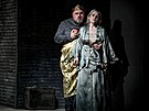 Jaroslav Bezina (Herodes) a Linda Ballov (Salome) v brnnsk inscenaci opery...