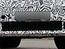 �pioná�ní snímky prototypu sedmimístného elektrického SUV �kody vycházejícího...