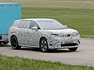 �pioná�ní snímky prototypu sedmimístného elektrického SUV �kody vycházejícího...