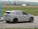 �pioná�ní snímky prototypu sedmimístného elektrického SUV �kody vycházejícího...