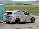 �pioná�ní snímky prototypu sedmimístného elektrického SUV �kody vycházejícího...