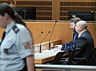 K soudu v kauze Dozimetr dorazil i obalovaný podnikatel Pavel Dovhomilja. (16....