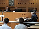 K soudu v kauze Dozimetr dorazil i obalovaný podnikatel Pavel Dovhomilja. (16....