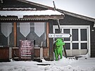 výcarské Alpy a ást Itálie potkal silný sníh a prudké det. Nkde se lidé...