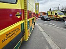 Nehoda osobnho auta a tramvaje v Olansk ulici v Praze. (13. dubna 2025)