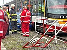 Nehoda osobnho auta a tramvaje v Olansk ulici v Praze. (13. dubna 2025)