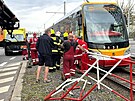 Nehoda osobnho auta a tramvaje v Olansk ulici v Praze. (13. dubna 2025)