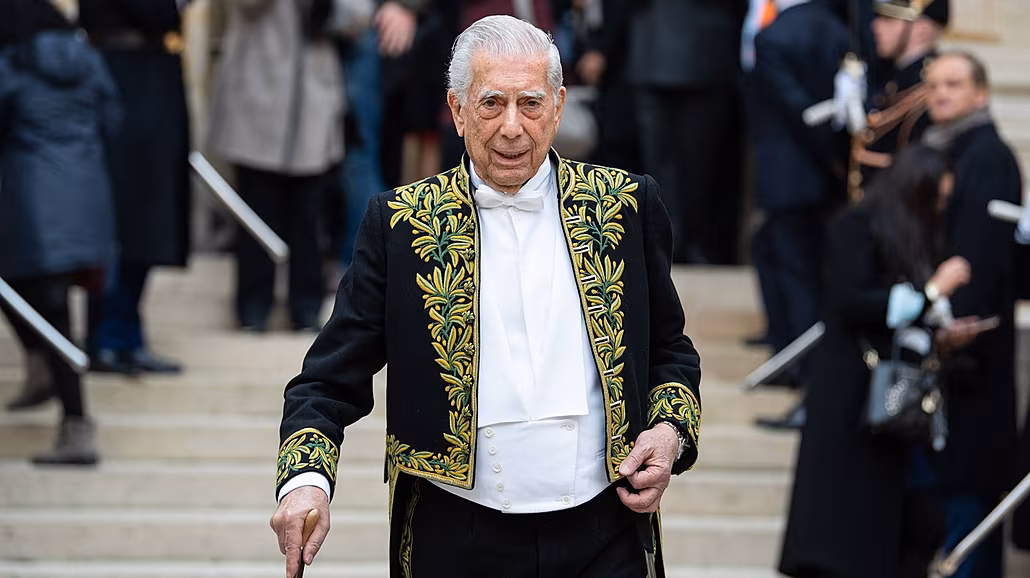Peruánský nositel Nobelovy ceny za literaturu Mario Vargas Llosa. (9. února...