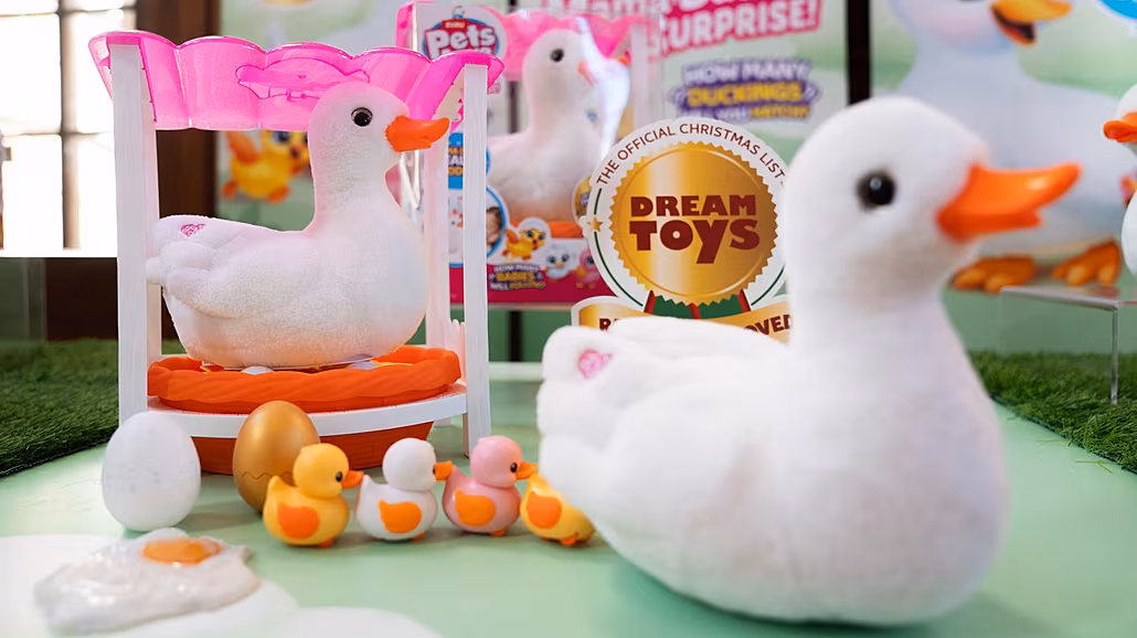 Interaktivní hra�ka spole�nosti Zuru na výstav� Dream Toys na londýnské...