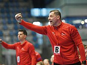 Kou� Daniel �urda v pop�edí, za ním kou� Tomá� Hlavatý.