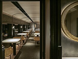 Aby tedy reflektovali svéráz té unikátní scenérie, vytvo�ili asymetrický design...