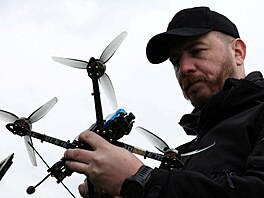 Ukrajin�tí piloti bezpilotních letoun� úto�né brigády, která je sou�ástí...