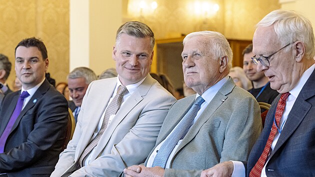 Europoslanec Filip Turek hostil v Praze konferenci Patriot� pro Evropu. Na akci vystoupil i b�val� prezident V�clav Klaus �i ��f Motorist� Petr Macinka. (12. dubna 2025)