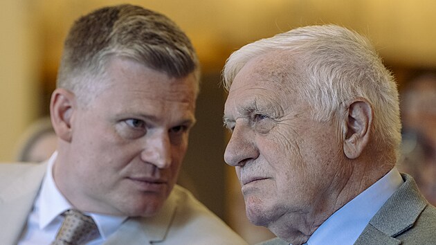 Europoslanec Filip Turek hostil v Praze konferenci Patriot pro Evropu. Na akci vystoupil i bval prezident Vclav Klaus i f Motorist Petr Macinka. (12. dubna 2025)