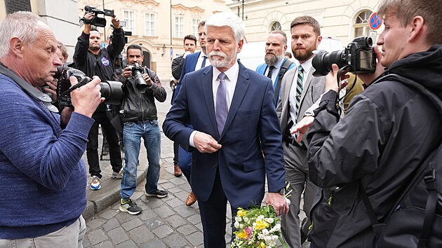 Do kostela v centru Prahy na posledním rozloučení s Aničkou Slováčkovou dorazil prezident Petr Pavel. (15. dubna 2025)