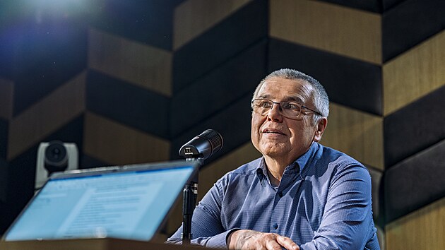 Hostem poadu Rozstel je Petr Panzner, vedouc katedry imunologie na Lkask fakult Univerzity Karlovy, je uznvanm odbornkem v oblasti alergologie a imunologie. Poad moderuje Vladimr Vokl.