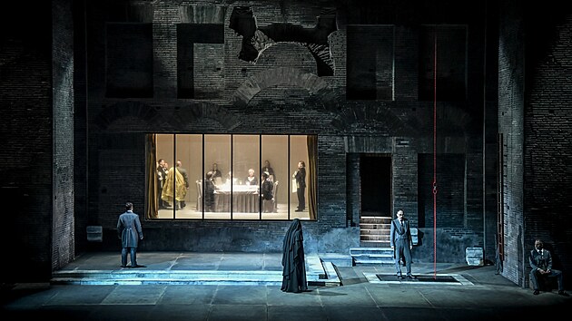 Sc�na z brn�nsk� inscenace opery Salome od Richarda Strausse