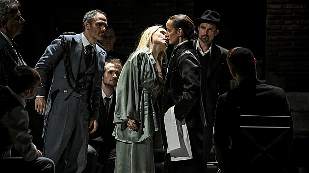 Sc�na z brn�nsk� inscenace opery Salome od Richarda Strausse