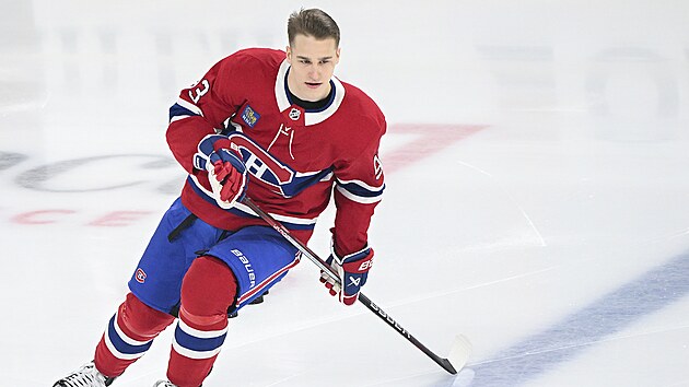 Rusk� �to�n�k Ivan Demidov absolvuje p�ed sv�m debutem v NHL tradi�n� nov��kovsk� kole�ko.