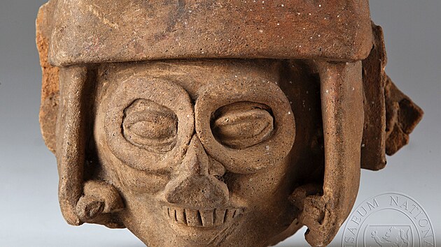 Muzeum schra�uje t� archeologick� artefakty: nap��klad hlavu boha de�t� (Tialoc) ze star�ho Mexika.