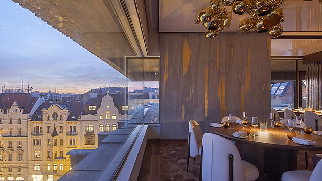 Fairmont Golden Prague nadchne modernm komfortem 320 stylovch pokoj, apartmn a rezidenc, nalk esti restauracemi i bary s prvotdn gastronomi v ele s ikonickou restaurac Zlat Praha a nabdne klidn odpoinek ve Fairmont Spa & Wellness i jeden z nejvtch konferennch slu v centru msta. (15. dubna 2025)