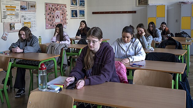 Prvn� kolo p�ij�mac�ch zkou�ek na St�edn� odborn� �kole Drtinova v Praze. (11. dubna 2025)