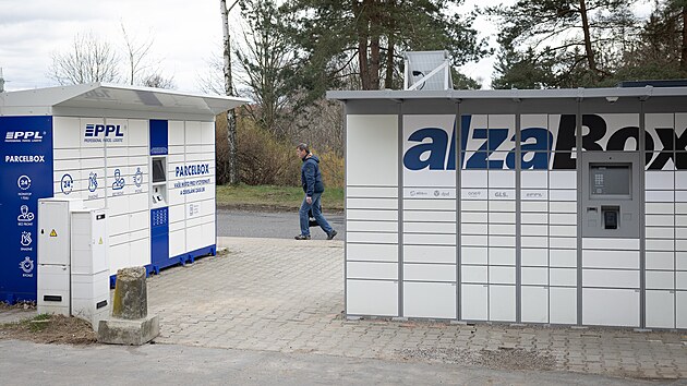 Vdejnch box ve mstech stle pibv. Liberec jejich poet monitoruje a chce vc mluvit do jejich umisovn.