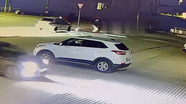 Sedmn�ctilet� �e�enec Eskarchan Chuma�ev za�to�il na �e�ensk� dopravn� policisty, jednoho z nich zabil. Jeho t�lo pak vystavili na ve�ejnosti. (7. dubna 2025)