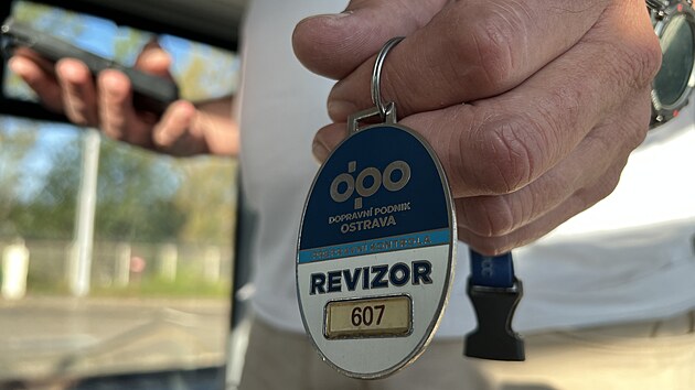 Dopravn podnik Ostrava zavd jako prvn v republice elektronick vypisovn pokut za tzv. ernou jzdu. (11. dubna 2025)