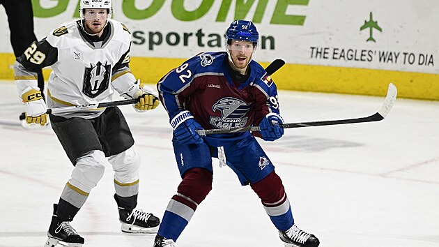 Gabriel Landeskog (vpravo) v dresu farmá�ského celku Colorado Eagles. K zápasu...