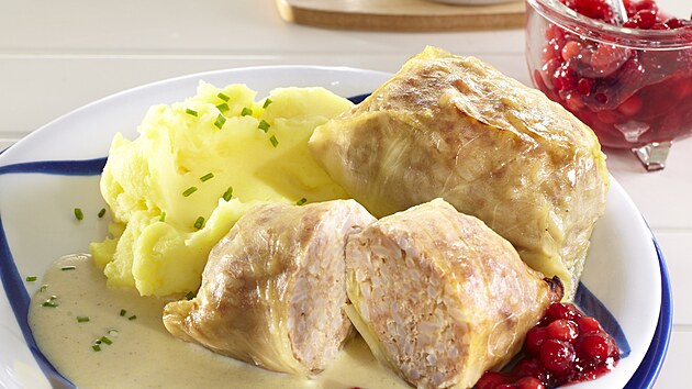 Plnné zelné listy s brusinkami