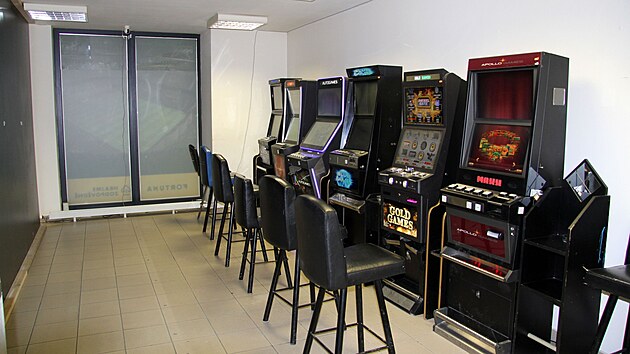 Celnci v Brn odhalili skupinu, kter provozovala nelegln herny s automaty. Krom tchto zazen zajistili i vysokou hotovost.