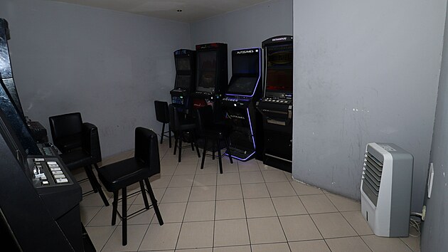 Celnci v Brn odhalili skupinu, kter provozovala nelegln herny s automaty. Krom tchto zazen zajistili i vysokou hotovost.