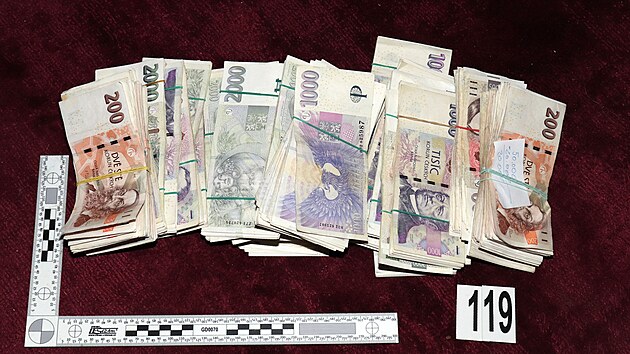 Celnci v Brn odhalili skupinu, kter provozovala nelegln herny s automaty. Krom tchto zazen zajistili i vysokou hotovost.