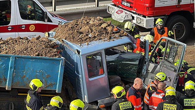 Hromadn nehoda zavela Prask okruh ve smru na Brno. (10. dubna 2025)